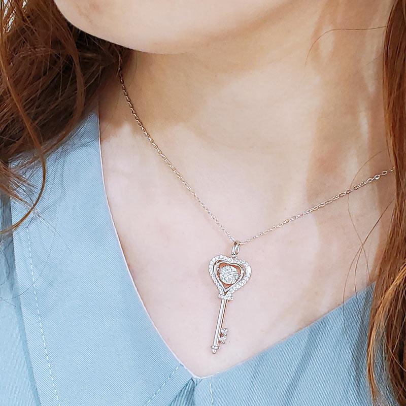 1 Carat Moissanite Diamond Dancing Stone Key Necklace 925 Sterling Silver XFN8138
