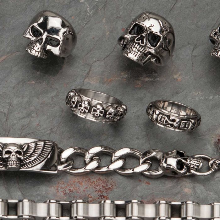 Multiple Skulls all Around Spinner Ring