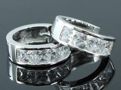 1.5 Carat CZ Cubic Zirconia Cubic Zirconia Huggie Earrings XE031