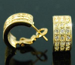 Gold Plated Huggie Earrings use Swarovski Crystal XE138