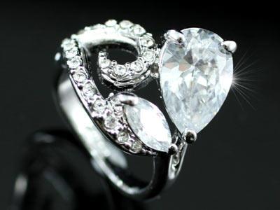 3.5 Carat Ring use Austrian Crystal XR090