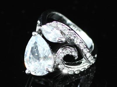 3.5 Carat Ring use Austrian Crystal XR090